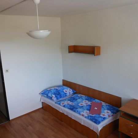 Koleje Ujep Hostel อุสตีนัดลาแบม ภายนอก รูปภาพ