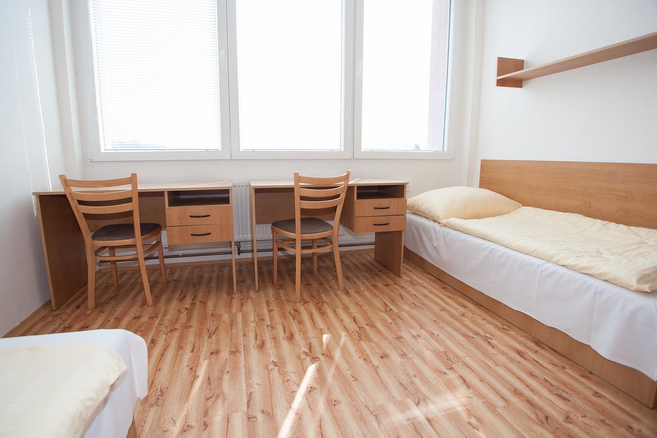 Koleje Ujep Hostel อุสตีนัดลาแบม ภายนอก รูปภาพ
