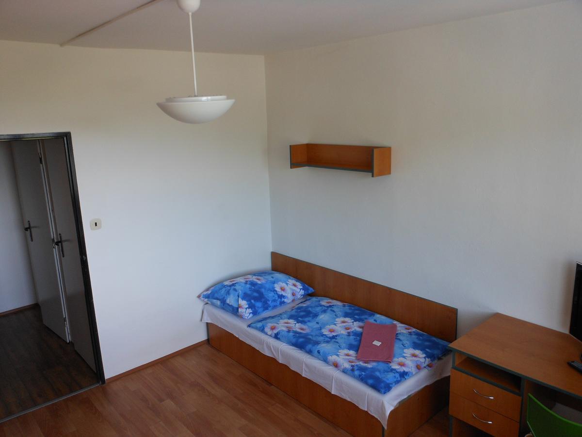 Koleje Ujep Hostel อุสตีนัดลาแบม ภายนอก รูปภาพ